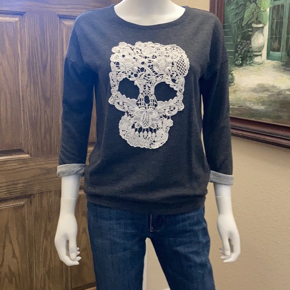 Divided Tops - Lace Doily Skull Long sleeve shirt